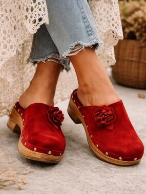 VTG Y2K Ellemenno Red Suede Leather Clogs Floral Boho Sz 8
